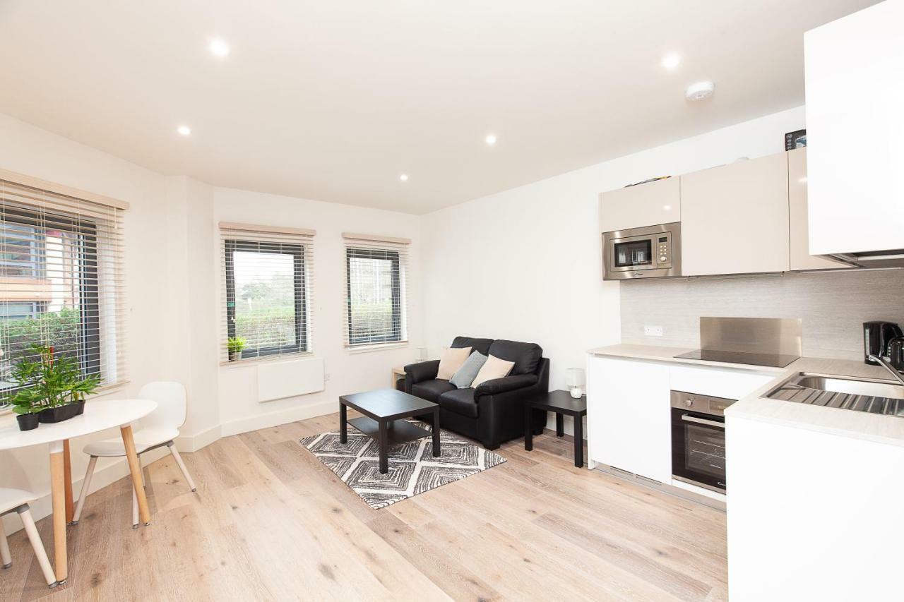 Deluxe Apartments By Heathrow Harmondsworth Екстериор снимка