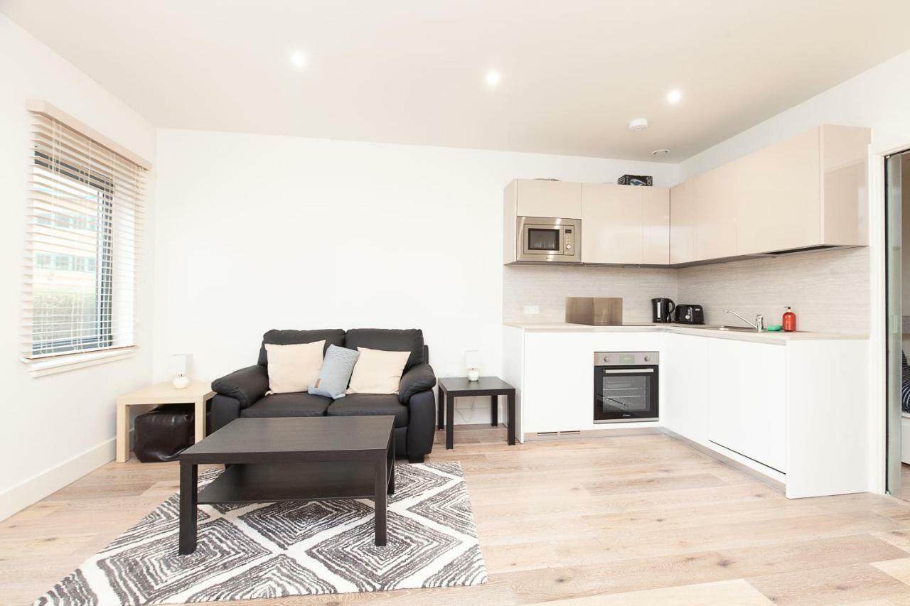 Deluxe Apartments By Heathrow Harmondsworth Екстериор снимка