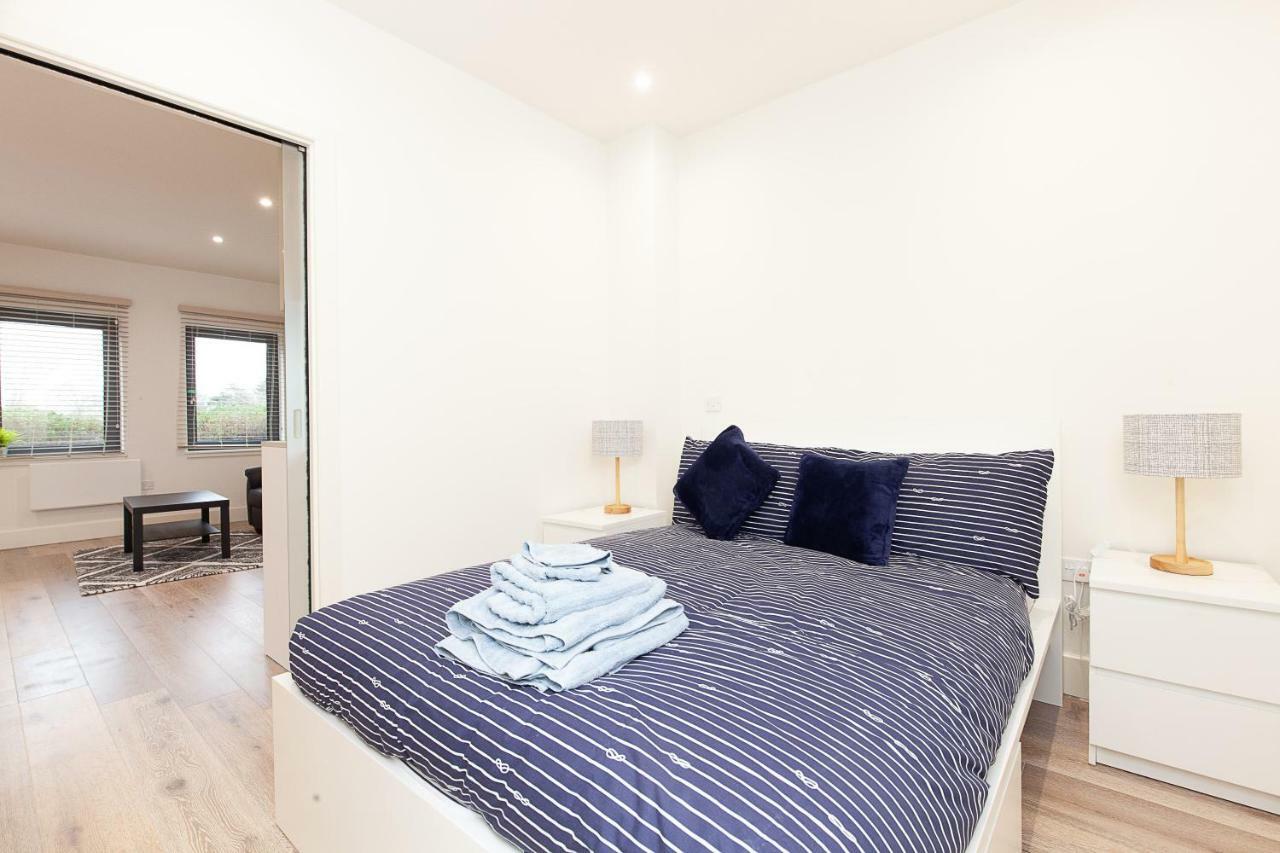 Deluxe Apartments By Heathrow Harmondsworth Екстериор снимка