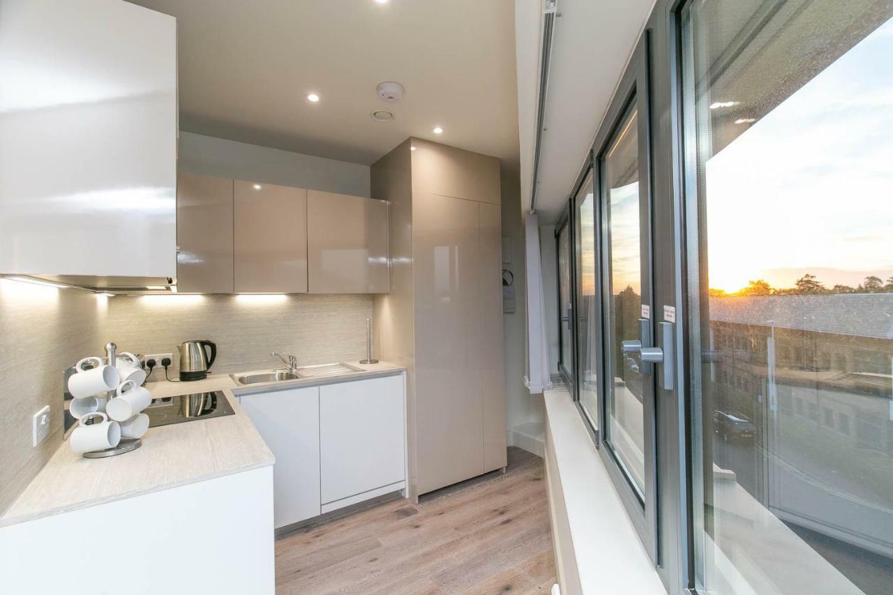 Deluxe Apartments By Heathrow Harmondsworth Екстериор снимка